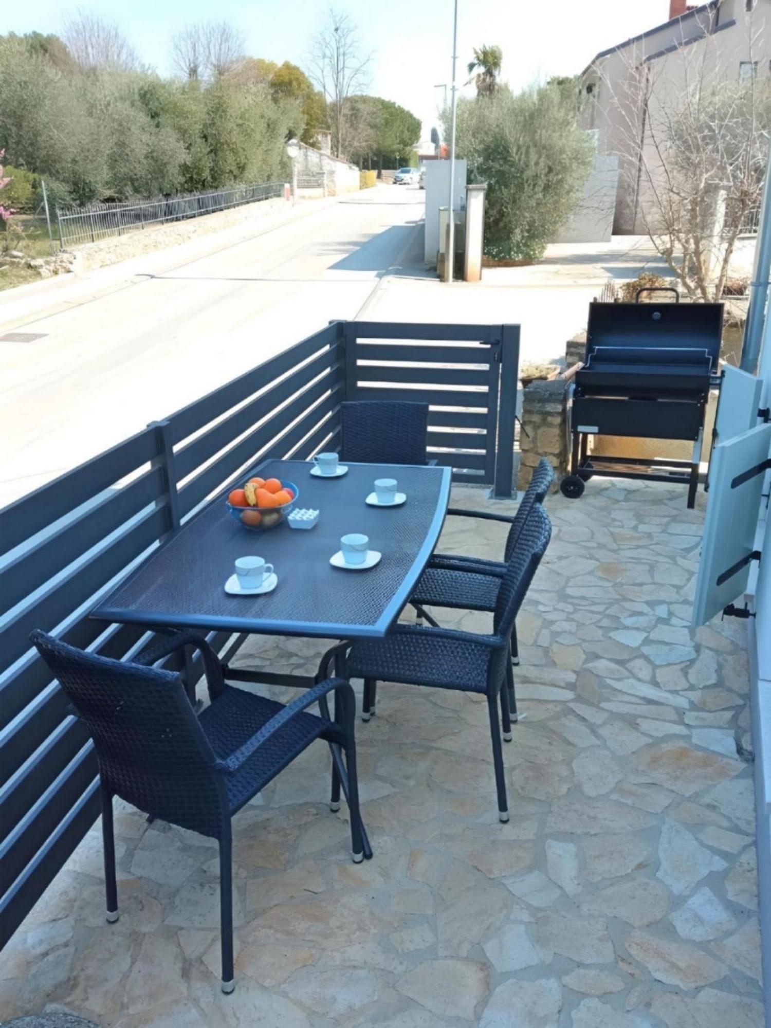Apartment Valentino Tar-Vabriga Exteriör bild